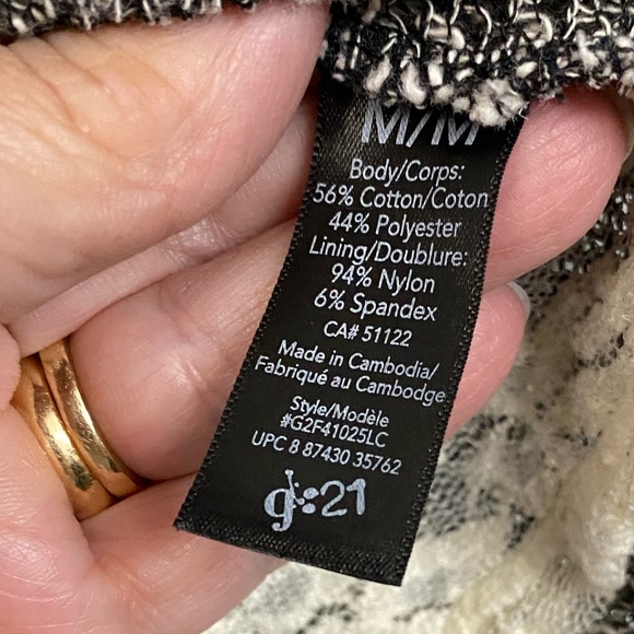 G 21 Women's Medium Scoop Neck Sweater Black Cream Specks Cream Lace Panel Top - Picture 8 of 9